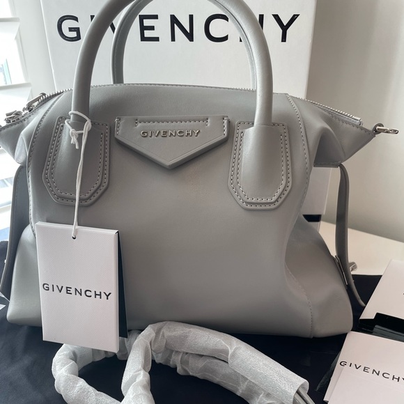 ❌SOLD❌ GIVENCHY small Soft ANTIGONA - Cloud Grey - Picture 10 of 16